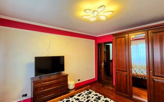 Cauți o casă mare sau spațiu pentru business? Aici le ai pe ambele! - Poză 11