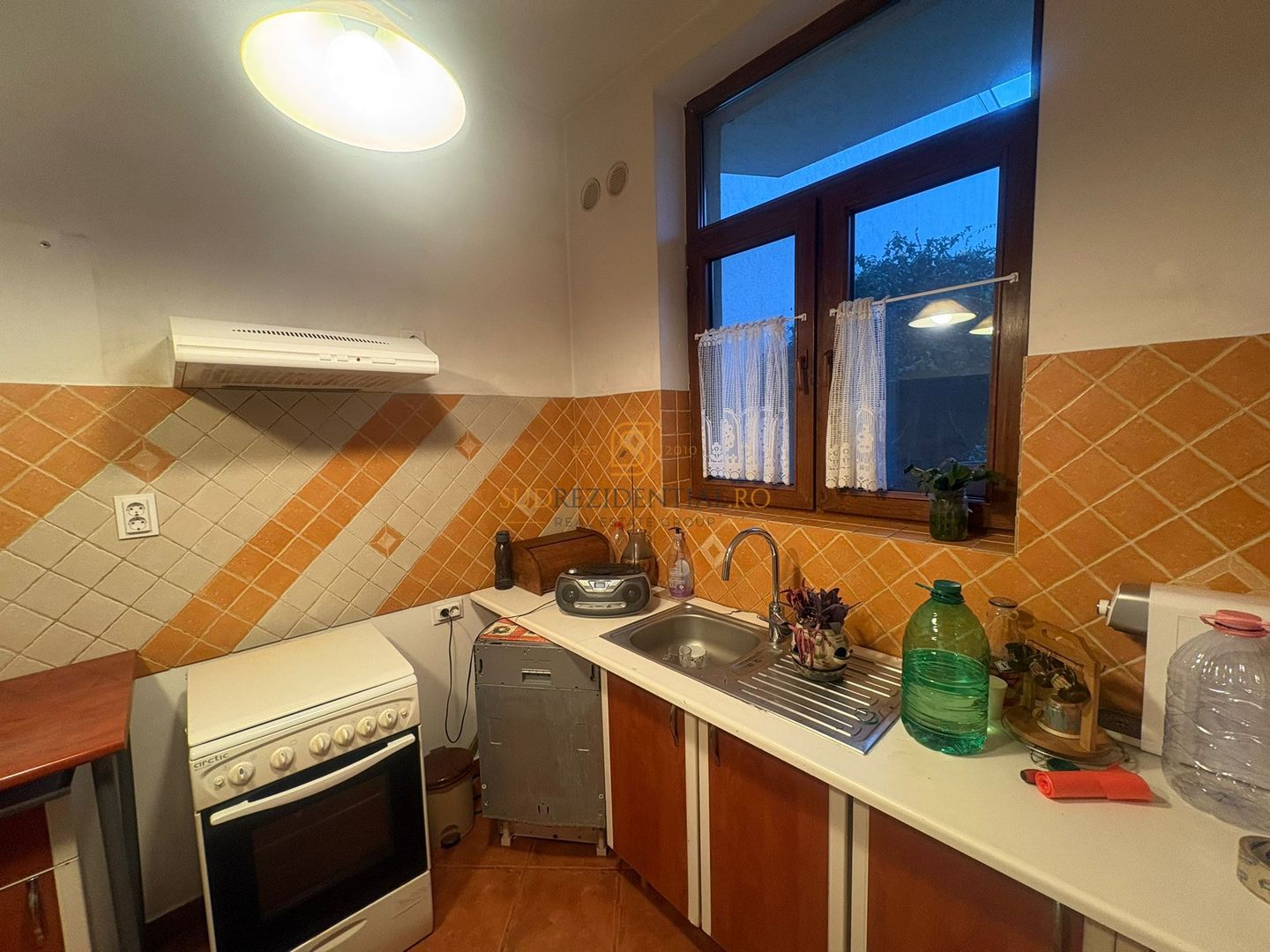 Casa individuală, 166mp, 7 camere, acces metrou C. Brancoveanu - Poză 4