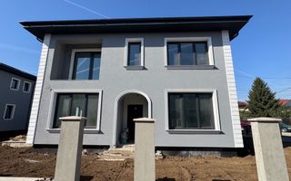 Vila Tunari CENTRAL, 140m2 si curte mare - Poză 1