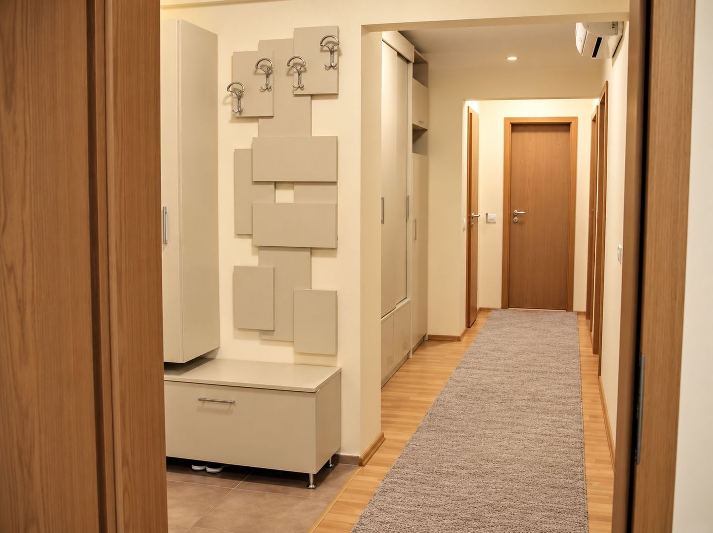 Olimpia-Centrul de Afaceri | 3 Camere | Decomandat | 2 Băi | Centrală Proprie - Poză 1