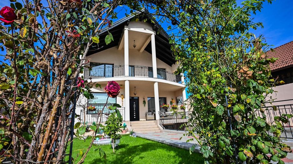 Somptuozitate in stil modern, 2 garaje, 3 terase, totul pe 1.000 mp teren - Poză 1