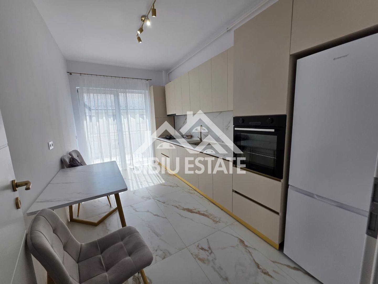 Studio de inchiriat– Zona Brana, Selimbar - Poză 2