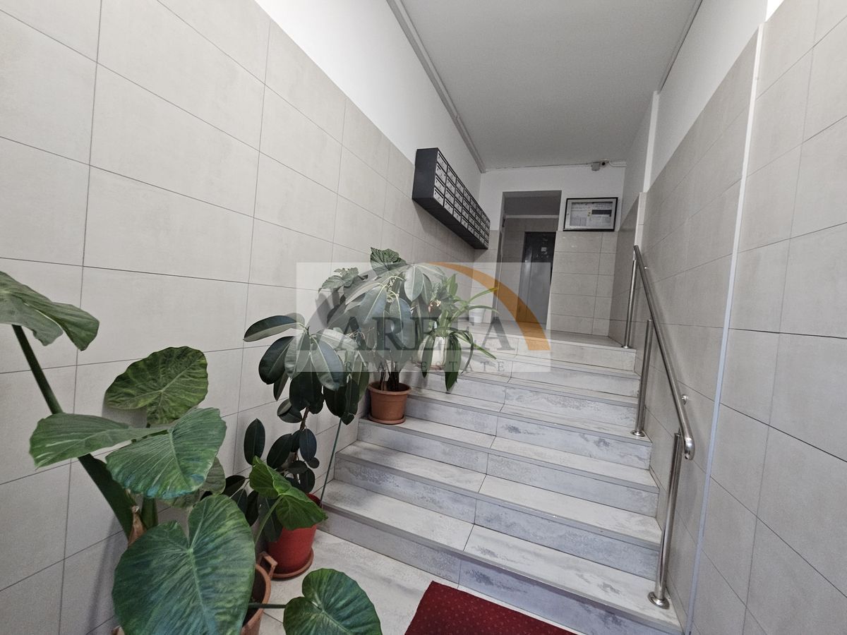 De vanzare - elegant, renovat complet - 3 camere la Calea Vacaresti - Poză 12