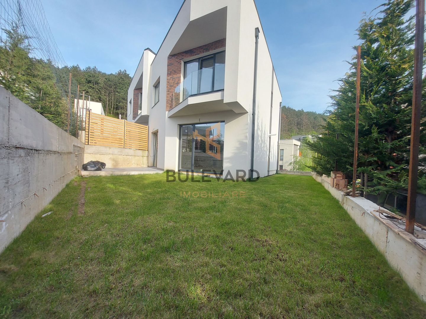 Casa de tip duplex cu CF la 5 minute de Vivo Center! - Poză 1