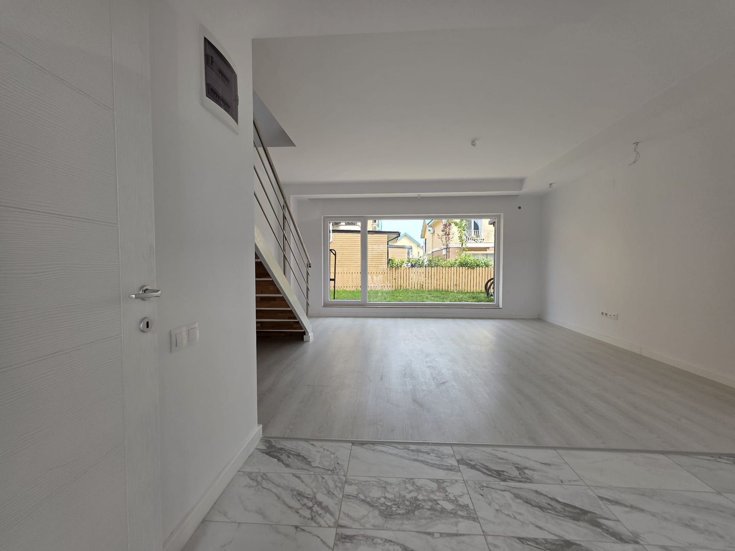 Vilă modernă 3 camere cu grădină privată – Cosmopolis - Poză 12