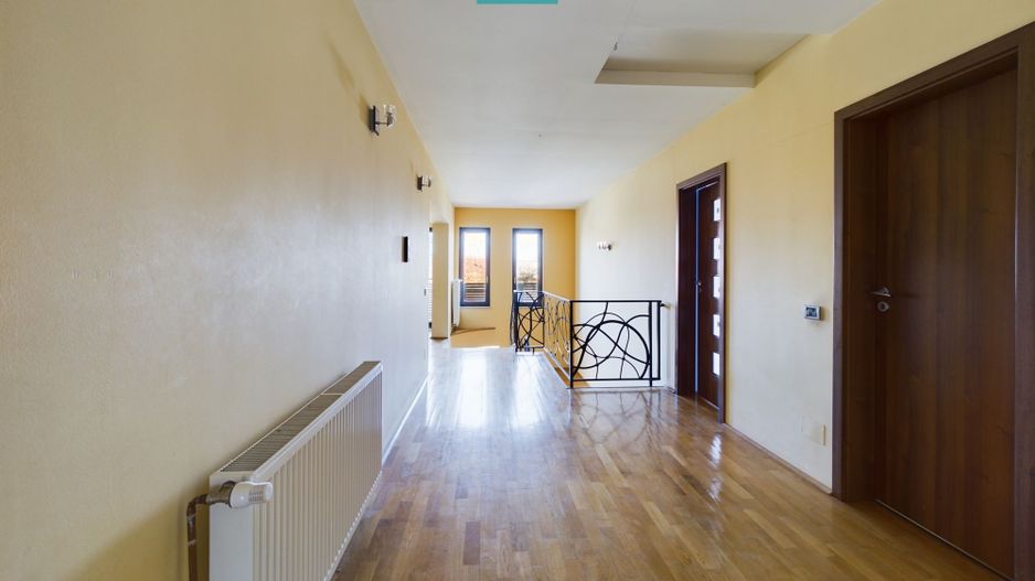 Vilă spațioasă cu 8 camere, Grădiște - Poză 20