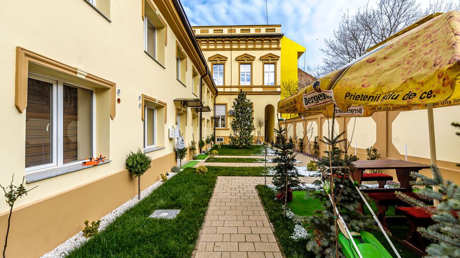 Apartamente noi la curte, Piața Avram Iancu. - Poză 1