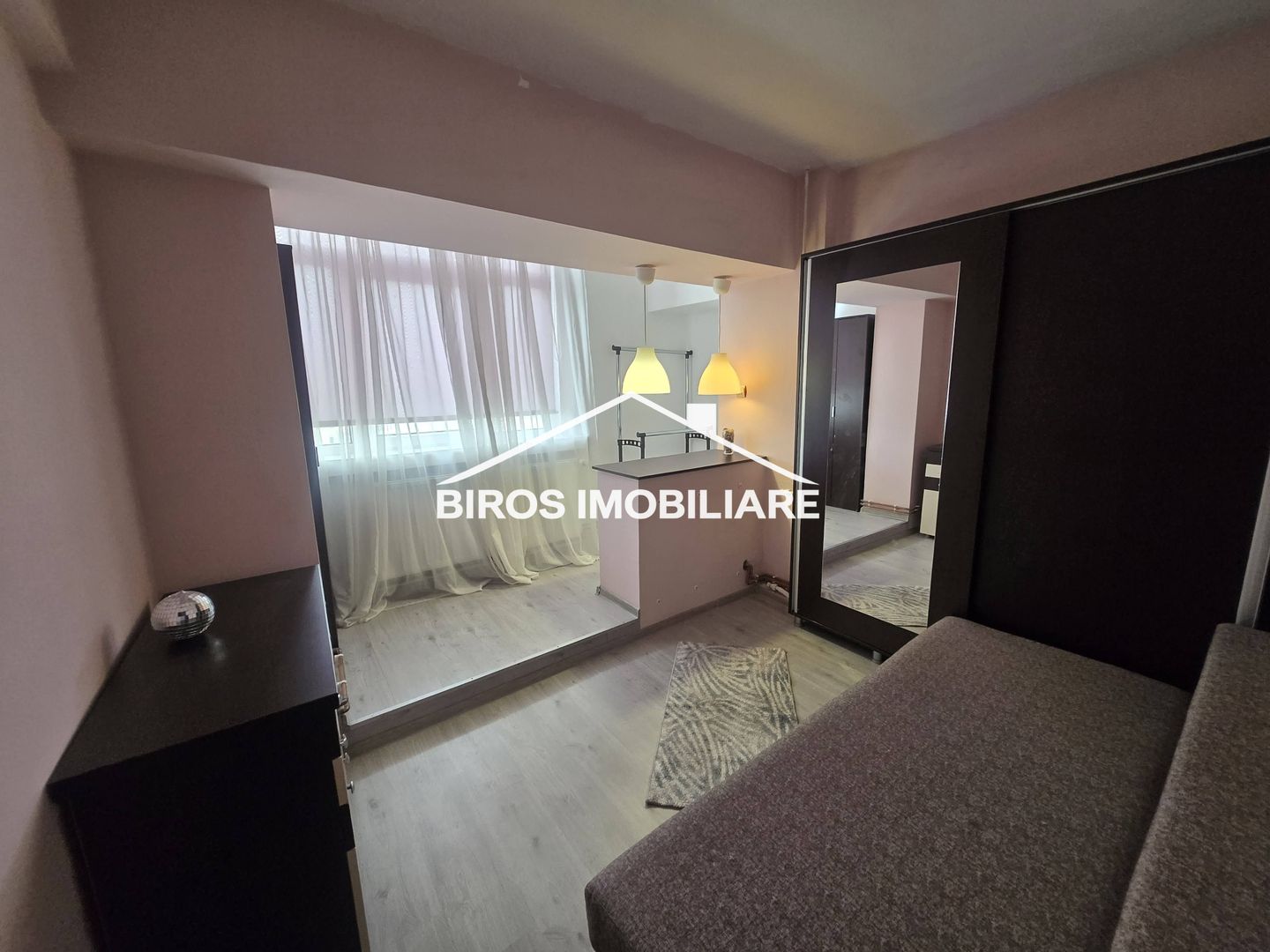 3 camere Calea Bucuresti - Vodafone - Poză 3