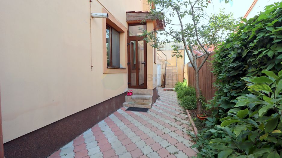 Vilă Individuală cu o curte generoasa zona Aparatorii Patriei - Poză 35