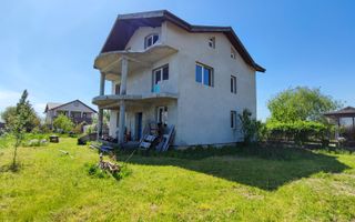 Casă spațioasă cu terase panoramice și curte mare - Poză 2