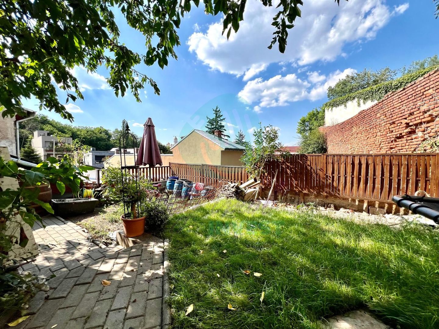 Casa pe parter cu posibilitate extindere- Curte - Poză 3