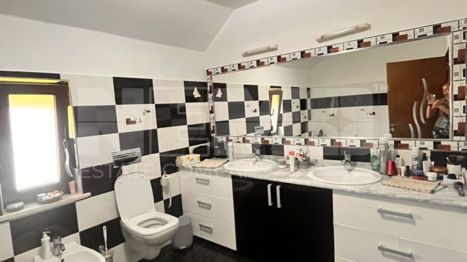 Casa si 4 Hale de Vanzare  cu 24 Ari I Suceava/Burdujeni I 430.000Euro - Poză 2