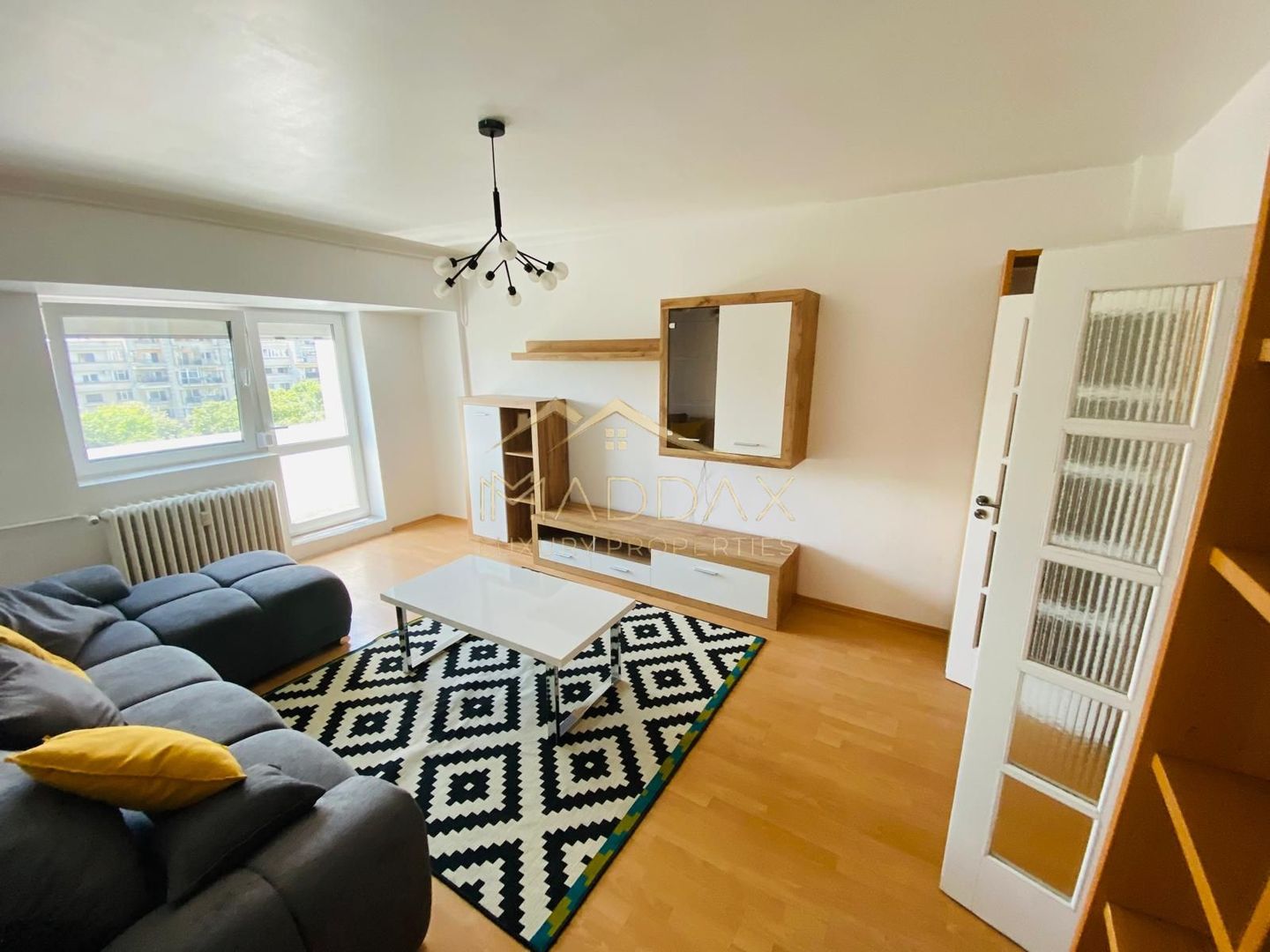 Apartament spațios cu 4 camere, vedere spectaculoasă către Palatul Parlamentului - Poză 2