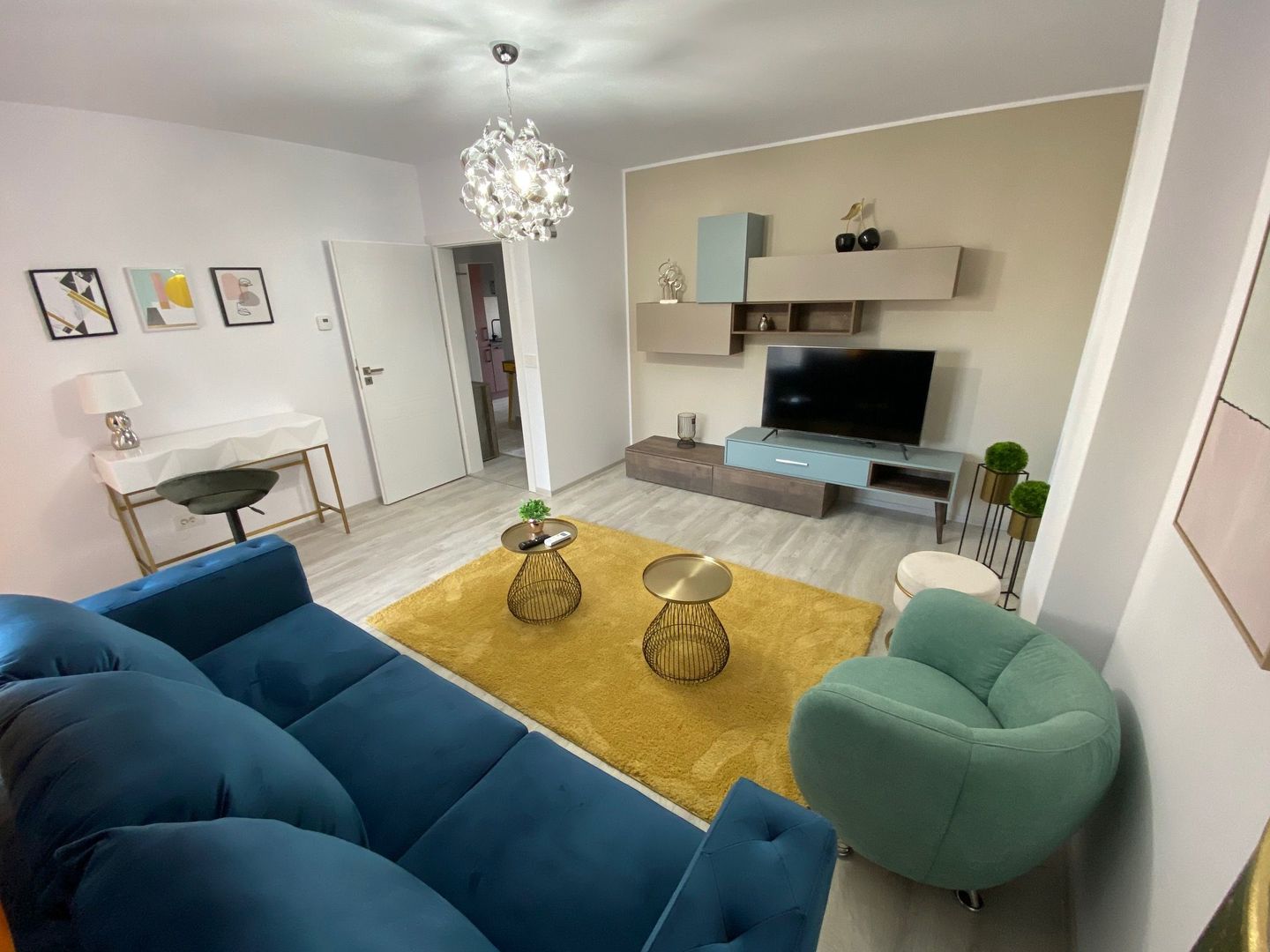 Apartament  langa British - Poză 1