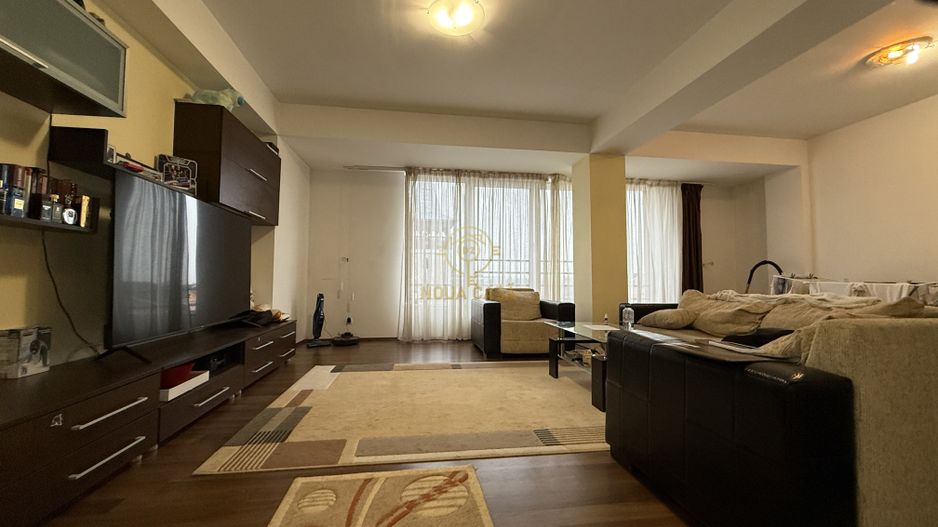 De vanzare Apartament 3 Camere 99MP Mobilat/Utilat - Poză 2