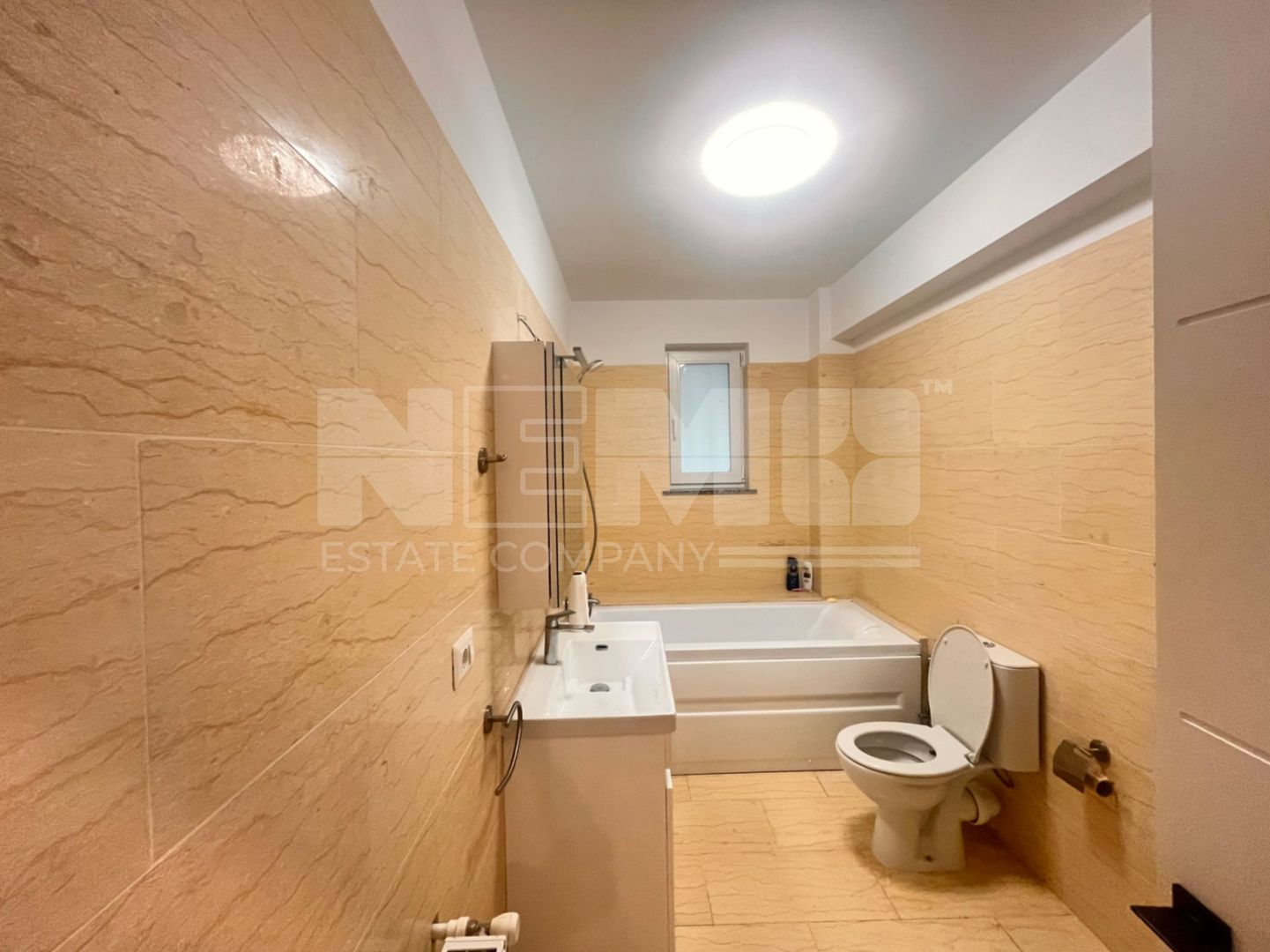 Apartament cu 3 Camere Et.4/lift Suceava/London Rezidence I 130.000E - Poză 2