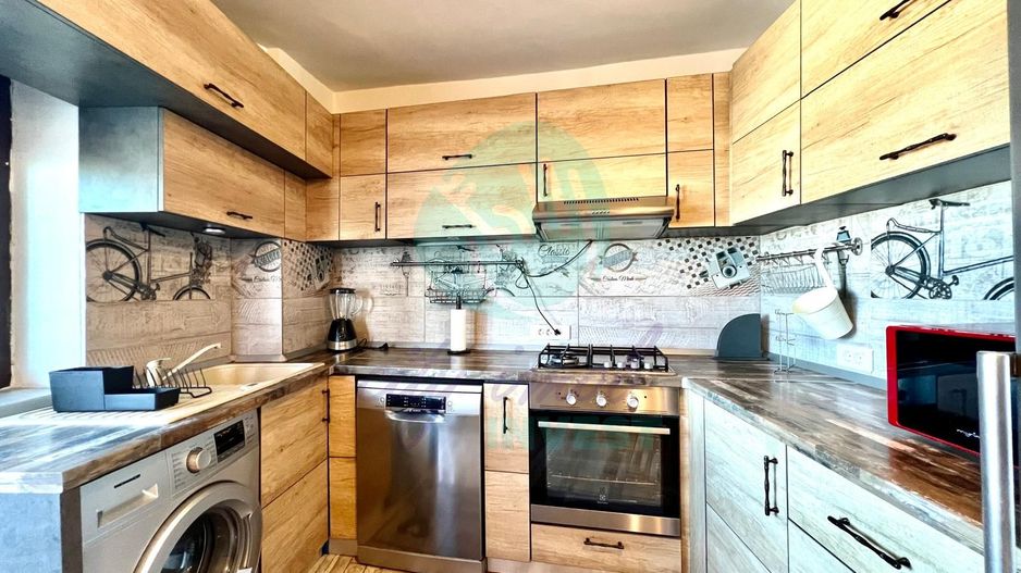 4 camere pe Bulevardul Unirii- Bloc monolit 1995 - Poză 3