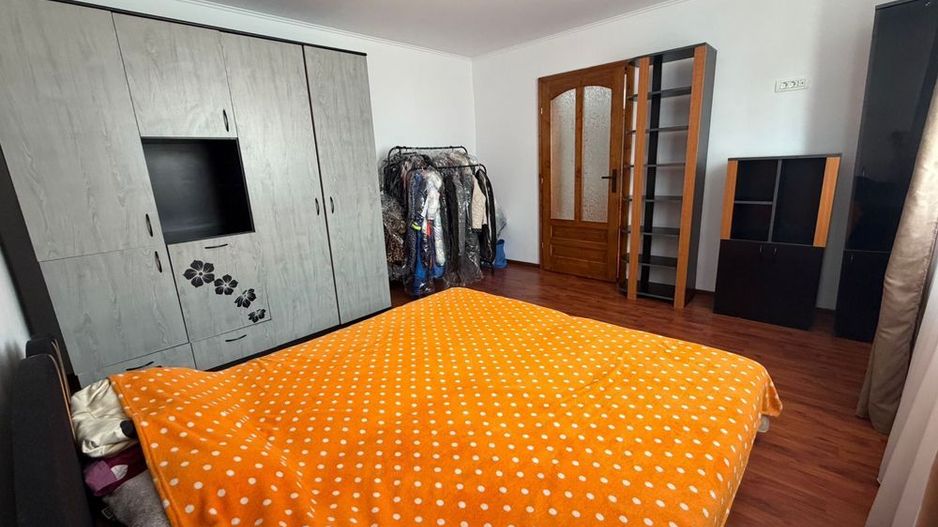 Închiriez casă individuală spațioasă 5 camere ( 200mp ) compusă din 2 apartamente cu intrare separată - Poză 2