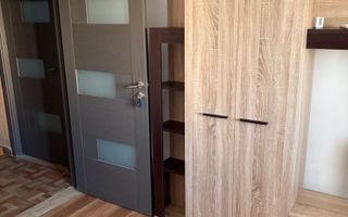 Camera libera in apartament cu 4 camere - Poză 2