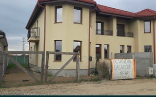 Apartament Spatios aproapr de Micro 17, are 175 mp,curte 163 mp - Poză 2