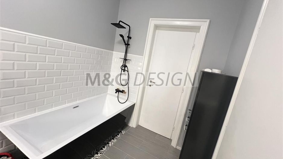 Apartament  deosebit amenajat LUX  boxa curte acces auto CENTRAL - Poză 12