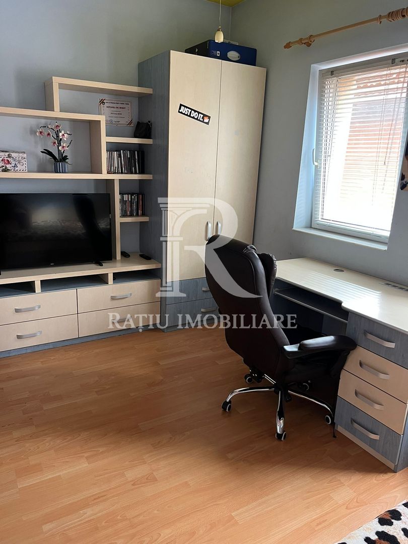 Casă elegantă de vânzare | Complet mobilată și utilată | Oradea - Poză 19