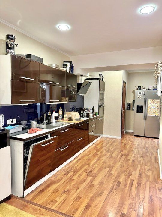 Casă deosebită pe 4 niveluri, renovată, lângă Parcul Tineretului şi metrou. - Poză 10