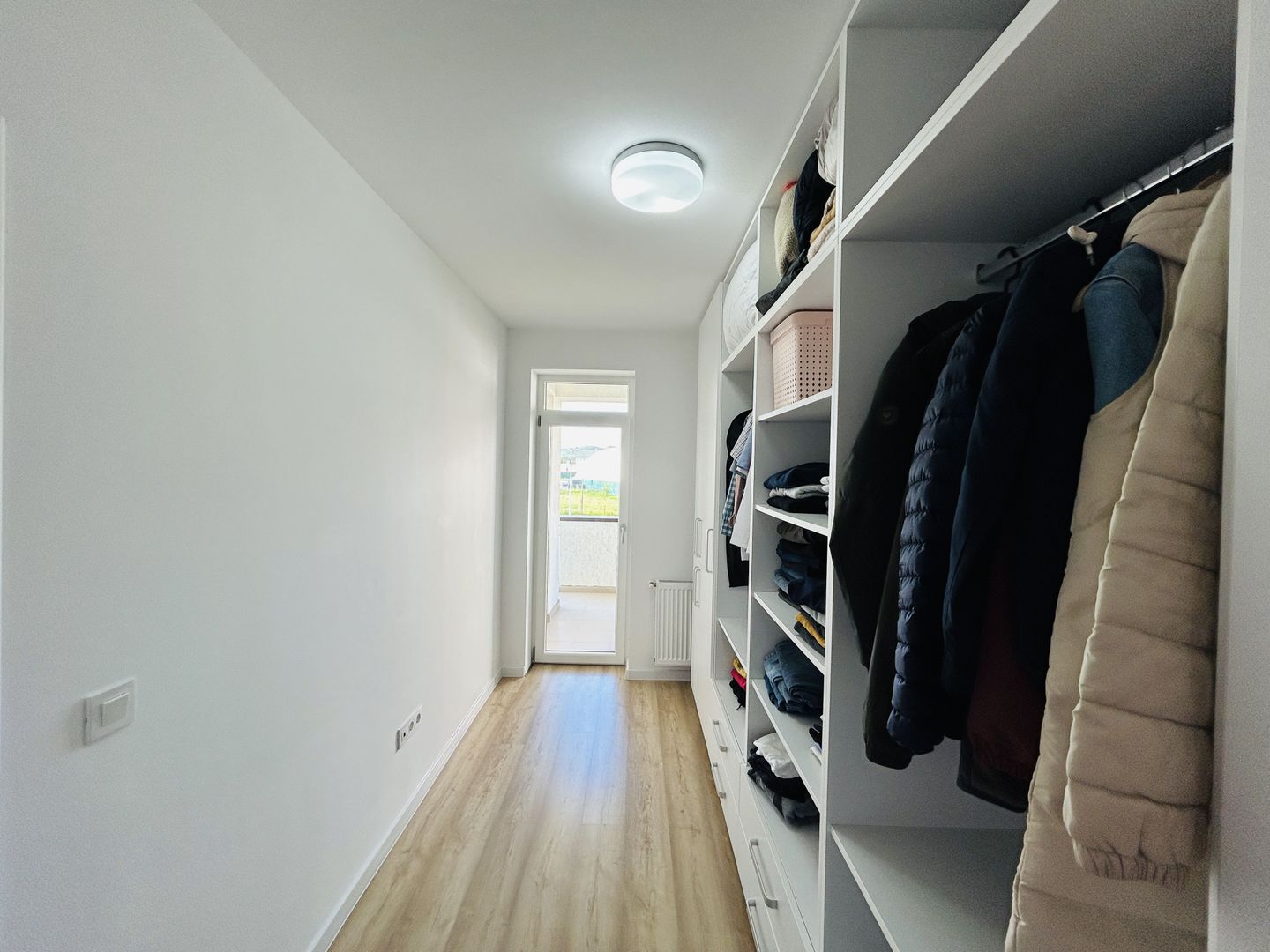 Apartament de vanzare, bloc nou, cu lift, bucatarie separata, dressing - Poză 12