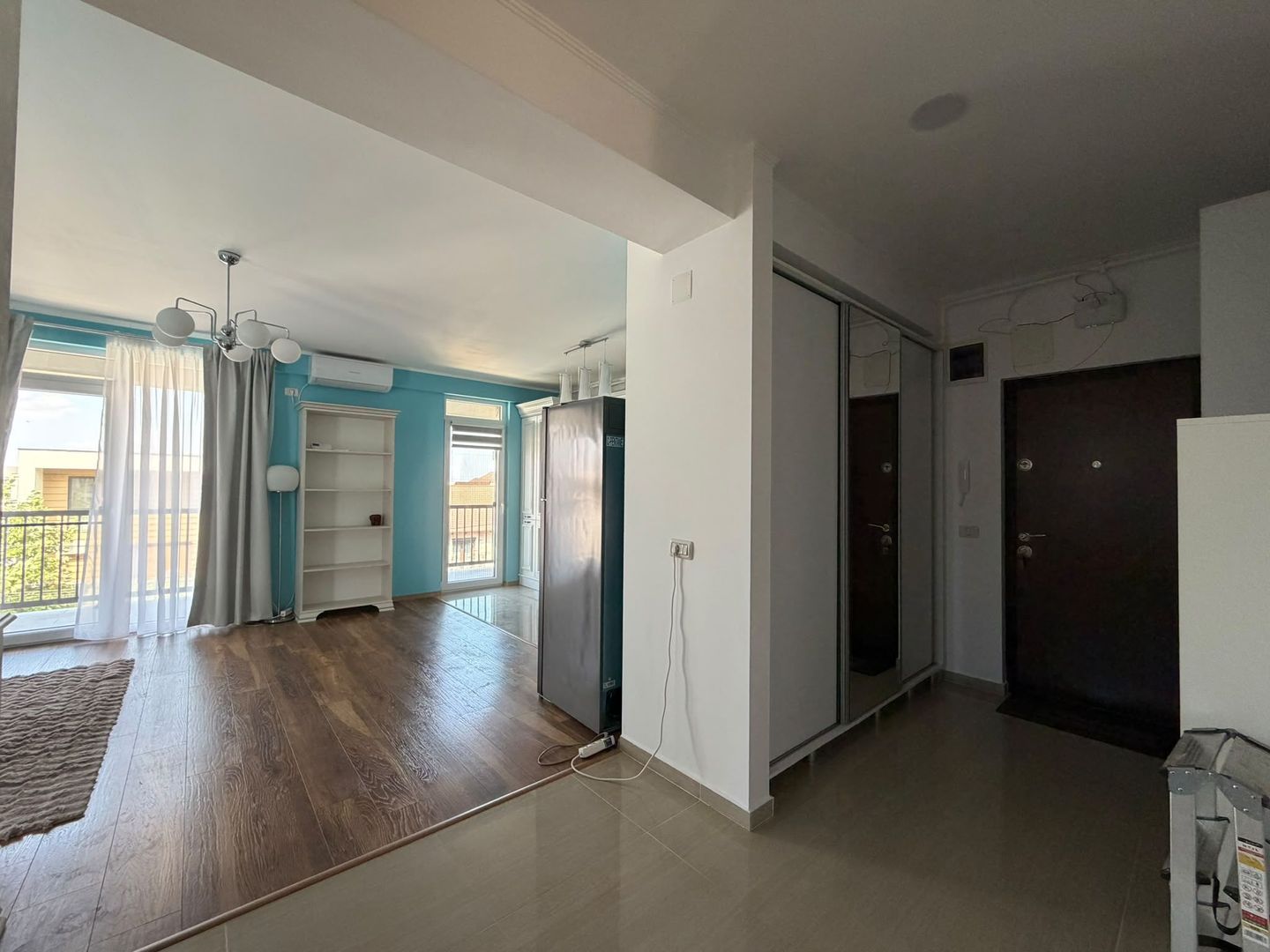 Apartament cu 3 camere, 2 bai si loc de parcare - Poză 3