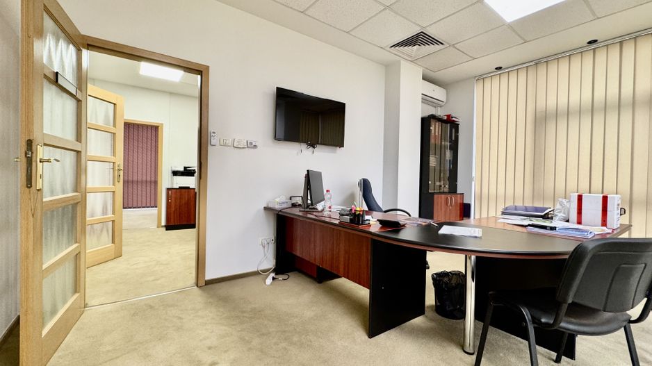 Spațiu pentru birouri langa Funshop Buziașului - Poză 30