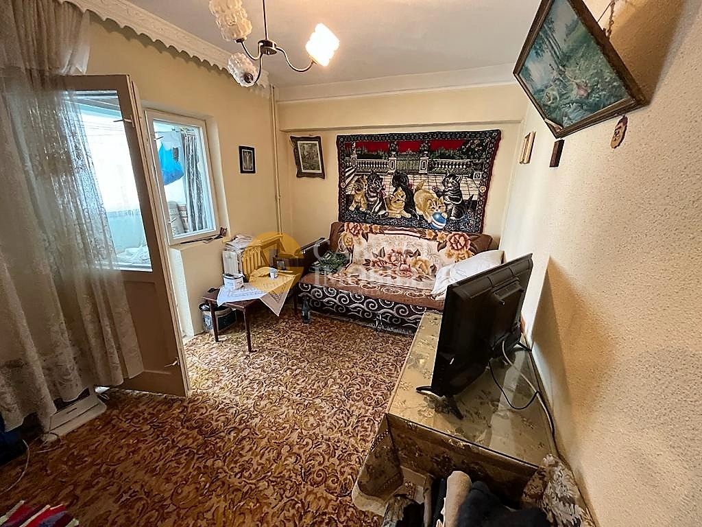 3 camere decomandat, 950 euro/mp, etaj intermediar, zona Zimbru - Poză 2