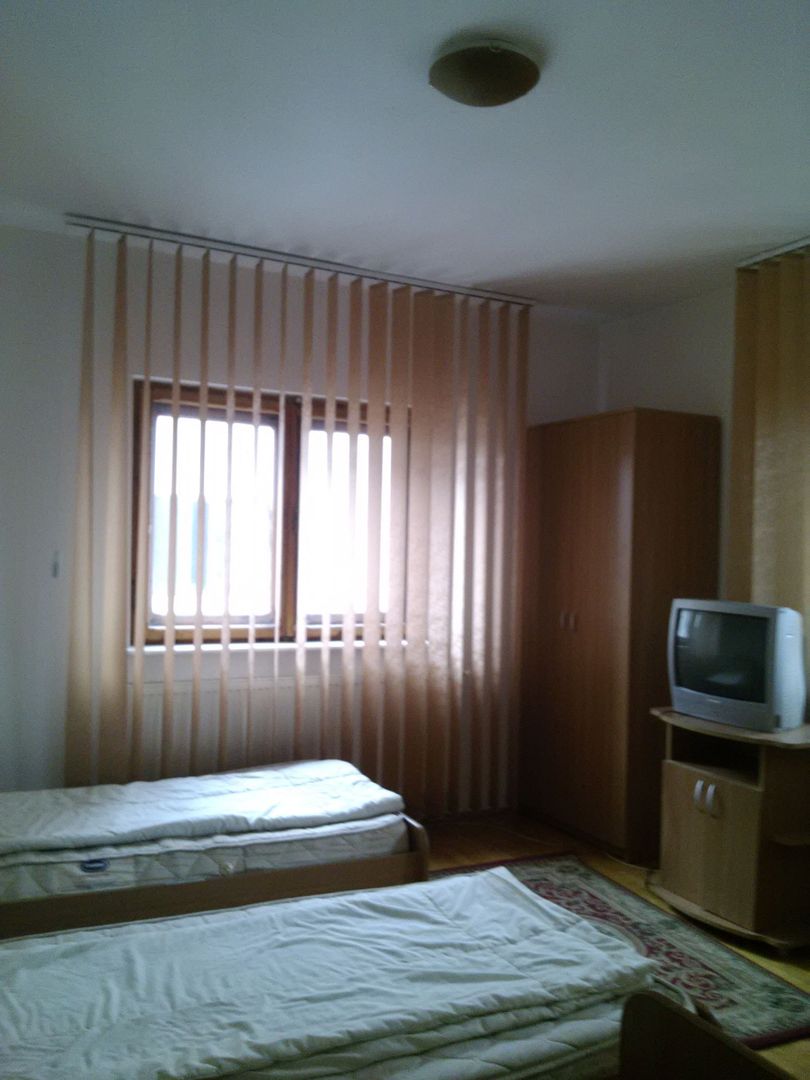 Casa 6 camere - cazare 15 persoane, Nord - Poză 7