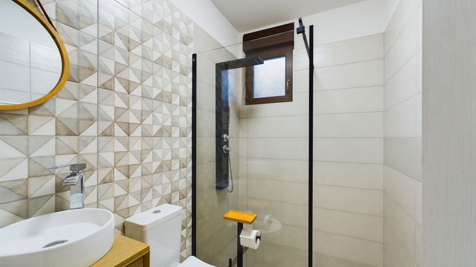 Casă modernă cu piscină încălzită în zona Tivoli - Poză 13