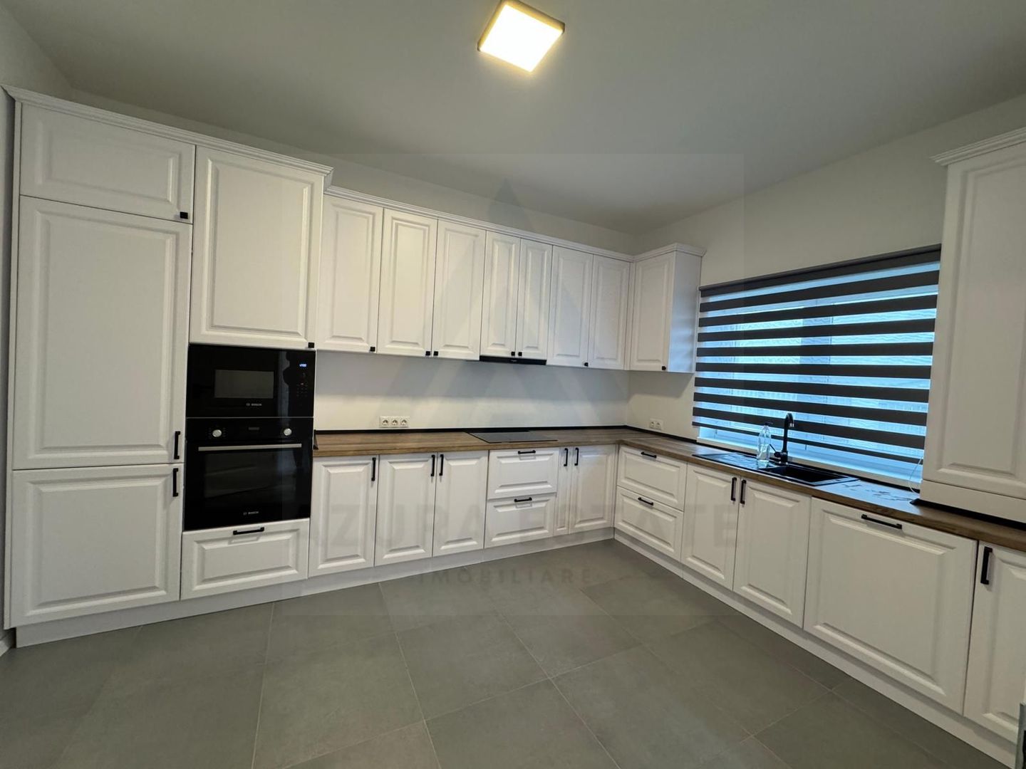 Casa individuala 114 utili 4 camere 2 bai si curte 215 mp in Selimbar - Poză 11