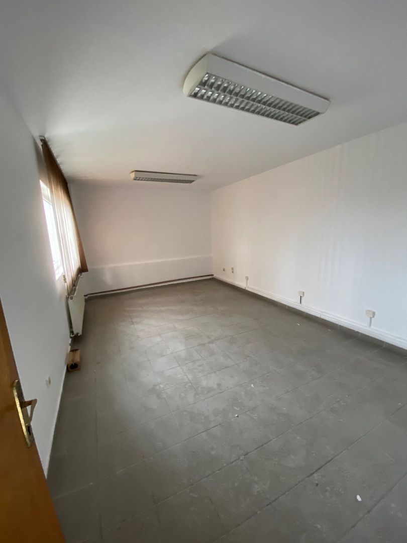 Hala 700mp  - 1040 mp cu spatiu de birouri zona de S - Poză 5