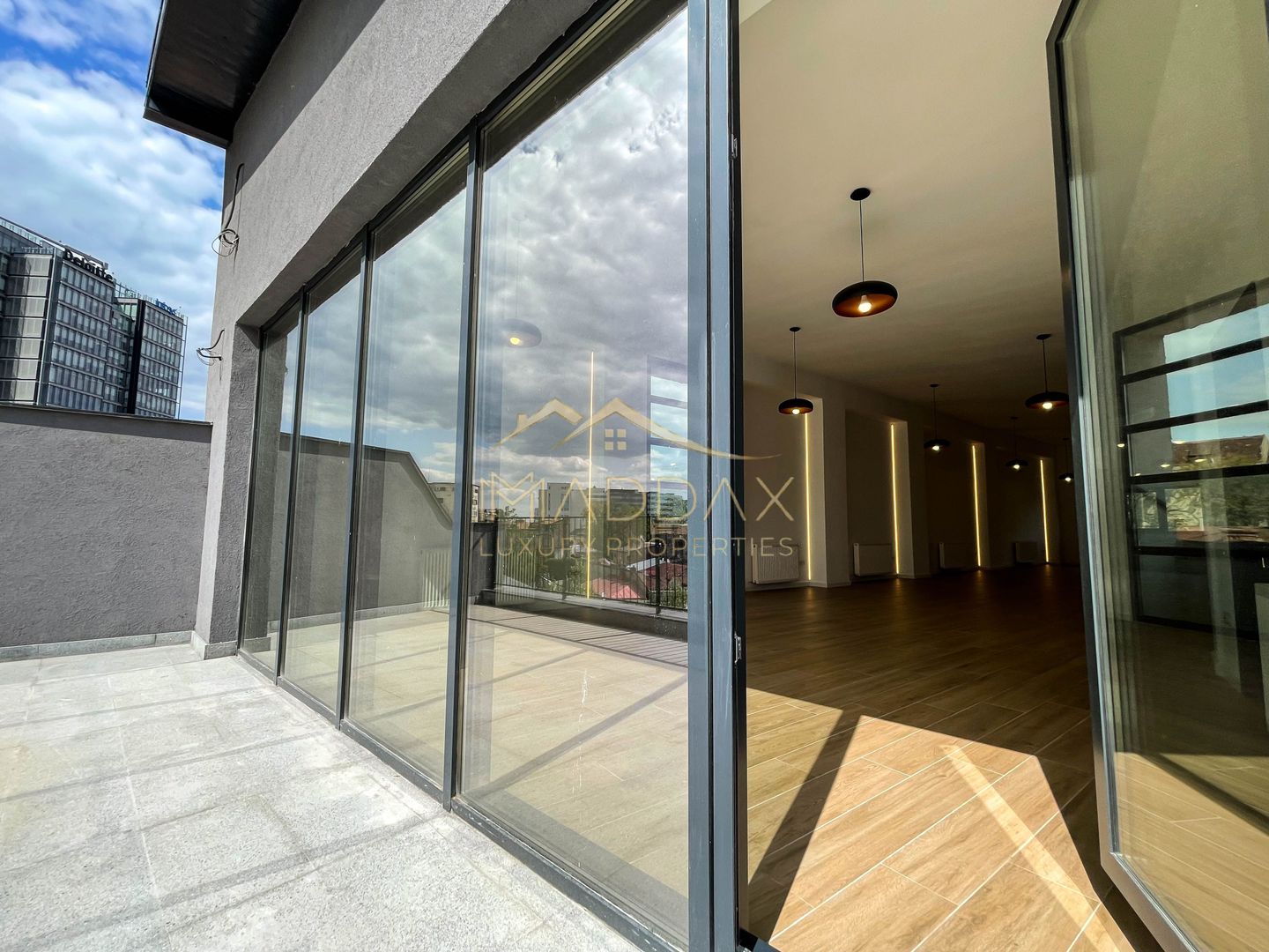 Spatiu comercial S+P+2E+M ***Prima Inchiriere*** - Poză 8