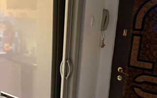 Vând apartament cu 2 camere în Vest - Poză 8