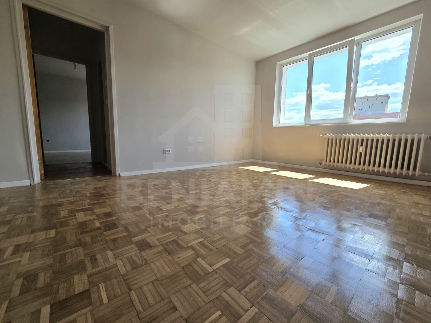 2 Camere-52mp-Balcon-Lift Nou-Anvelopat-Zona-Garii-Renovat - Poză 1