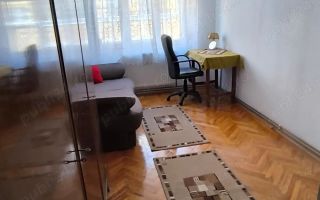 Vând apartament doua camere decomandate zona centrala - Poză 1