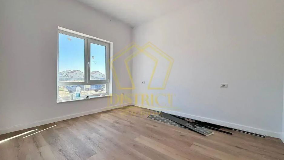 Duplex cu 5 camere, despartit prin camera tehnica I Dumbravita - Poză 1