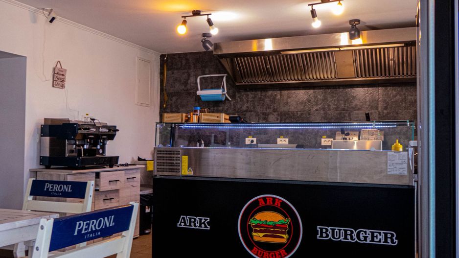 COMISION 0% | Burgerie complet echipată de vânzare – Șag - Poză 3