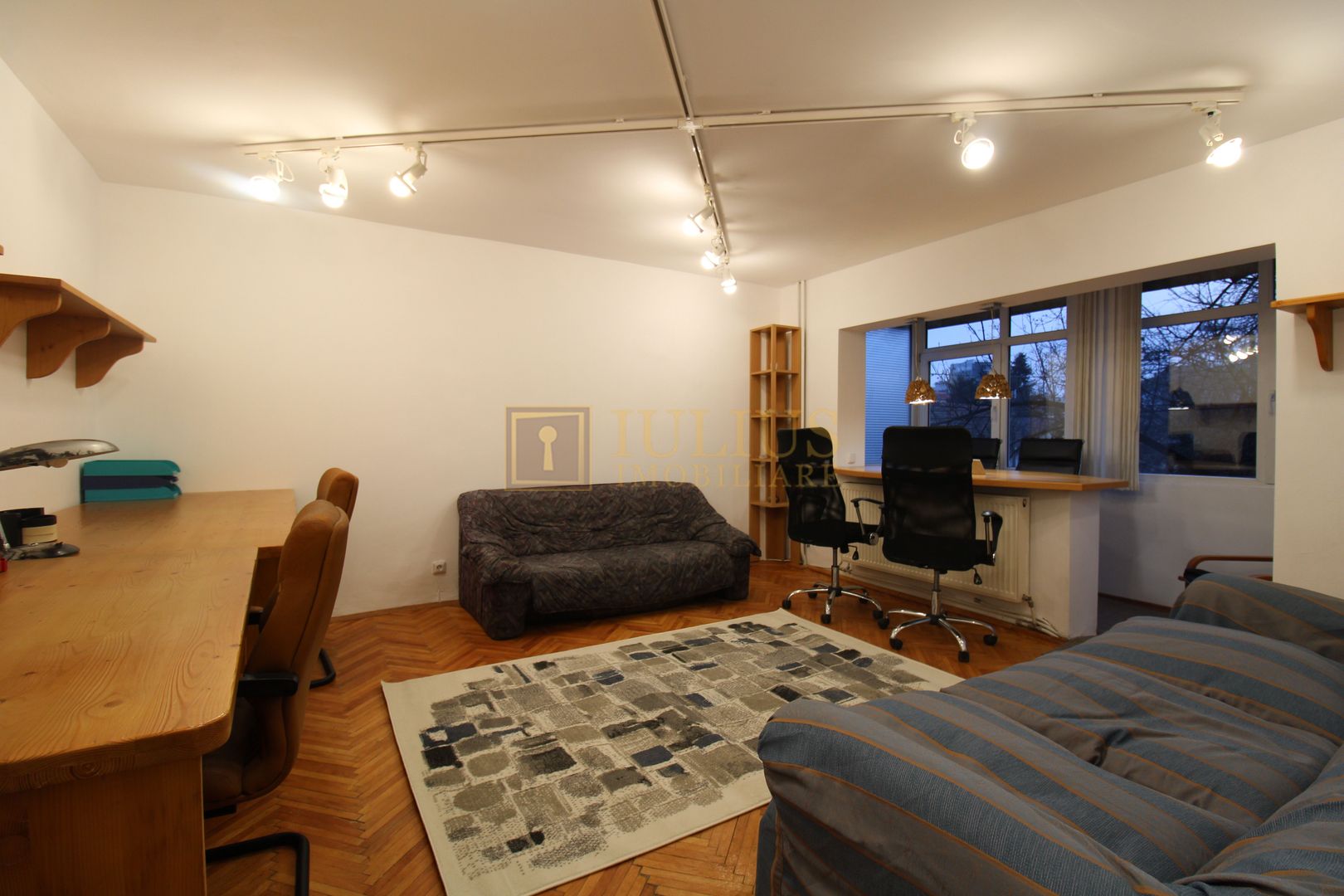 Decomandat, centrala pproprie, ideal pentru cei ce lucreaza de acasa. - Poză 2