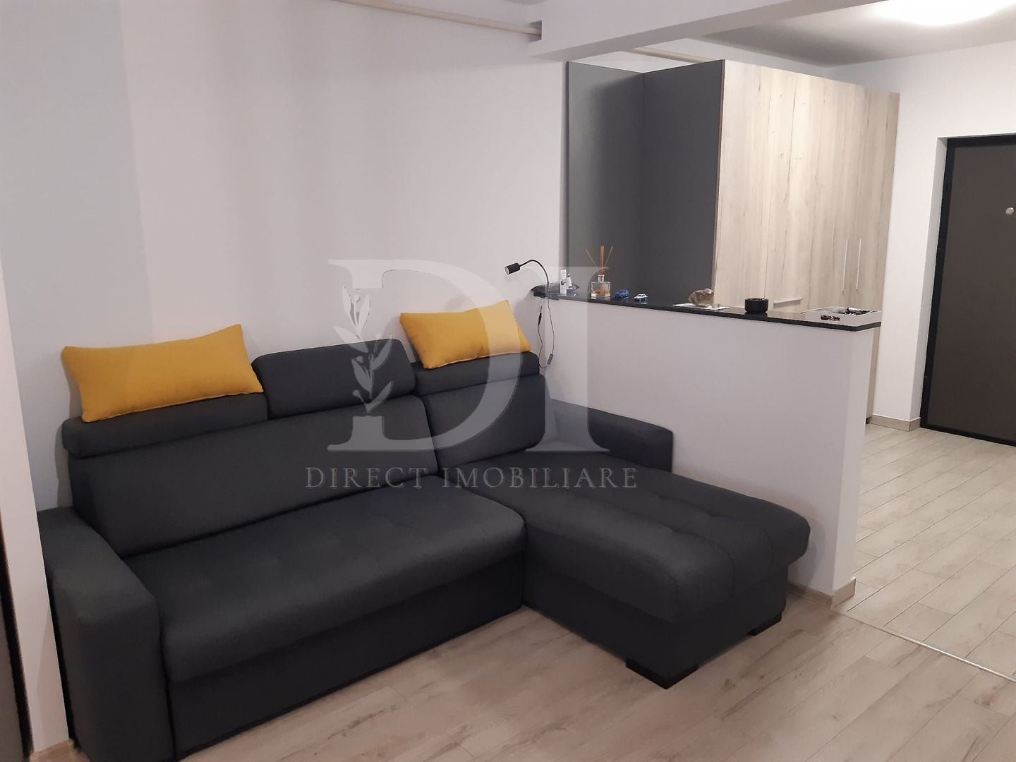 Apartament cu 2 camere-Zona Eroilor Floresti - Poză 13