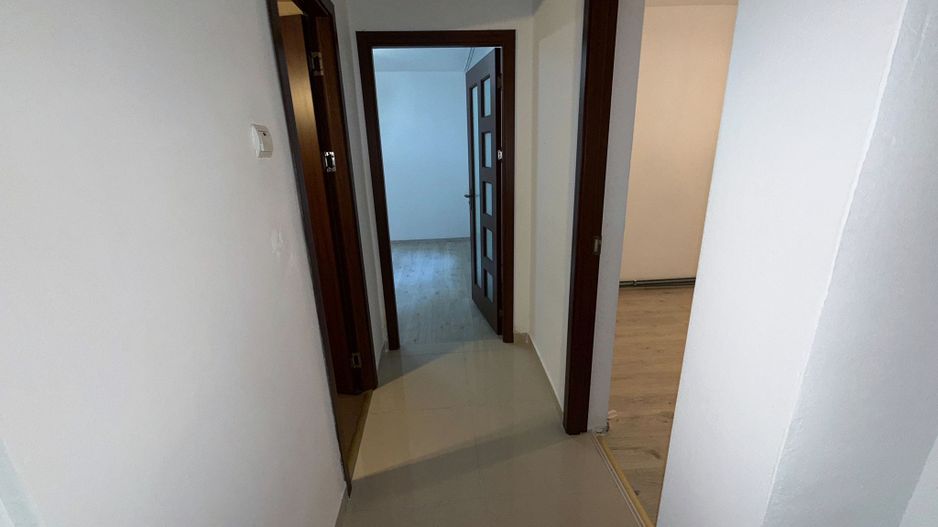 Apartament cu 3 camere decomandat 72 M² cu balcon și pivniță - Poză 6