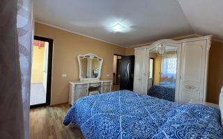 Rezidenta distincta, design arhitectural rafinat, priveliste minunata in Corunca - Poză 9