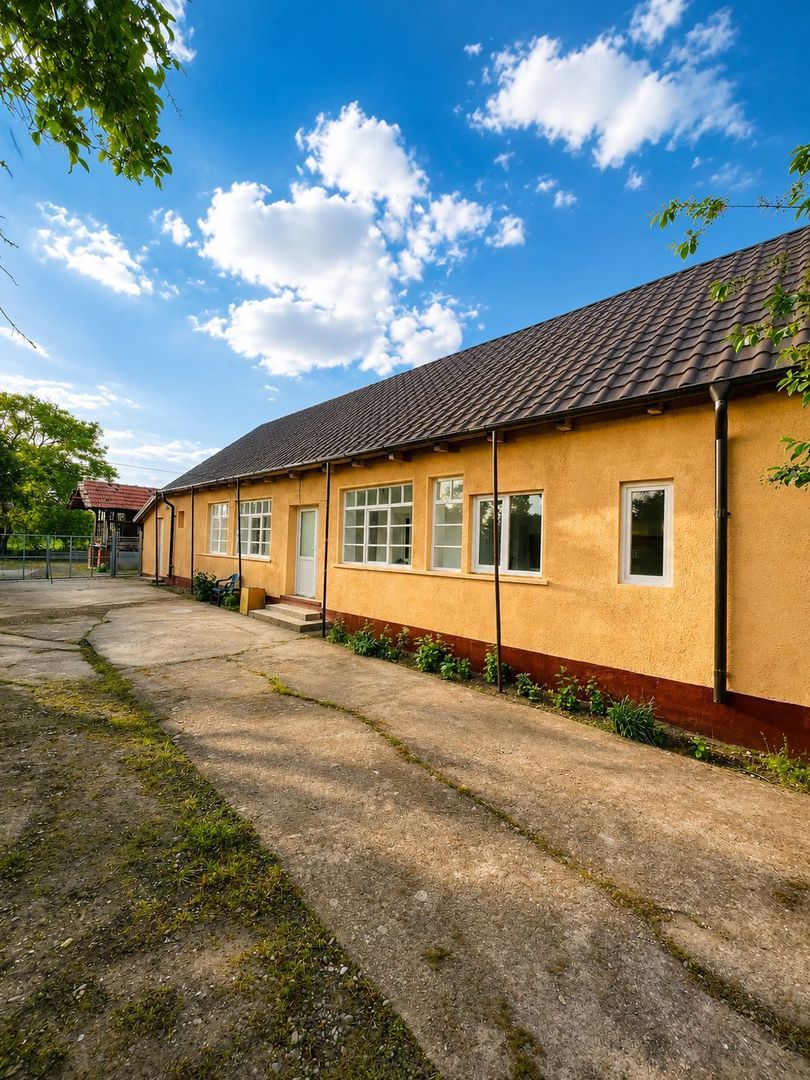 Casa cu 2233 mp de teren la 20 de km de Oradea - Poză 1