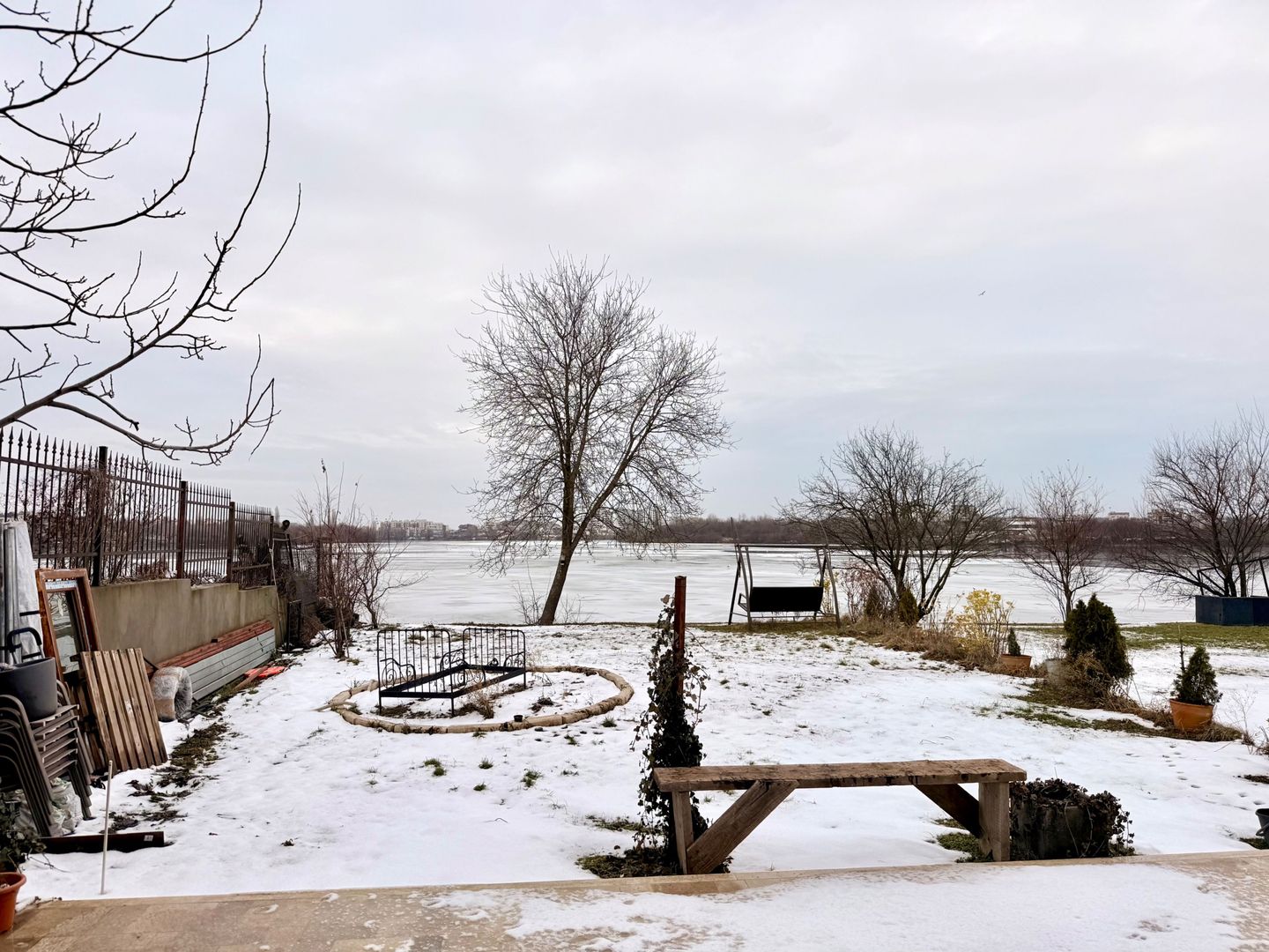 Doua etaje in vila pe malul lacului Grivita birouri rezidential - Poză 22