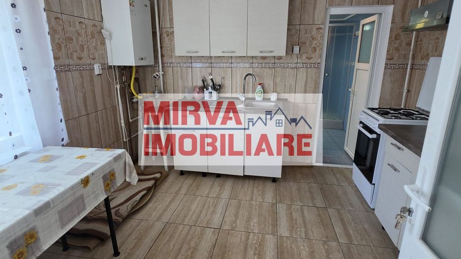 🏡 Casă renovată cu 6 camere, teren 557 mp – Berceni, Prahova - Poză 35