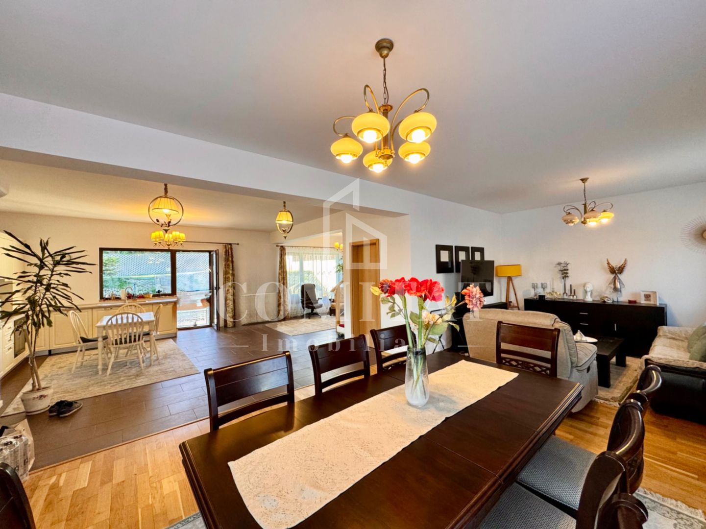 Casă individuală cu 4 camere | 3 băi | Teren 565 mp | Voroneț - Poză 1