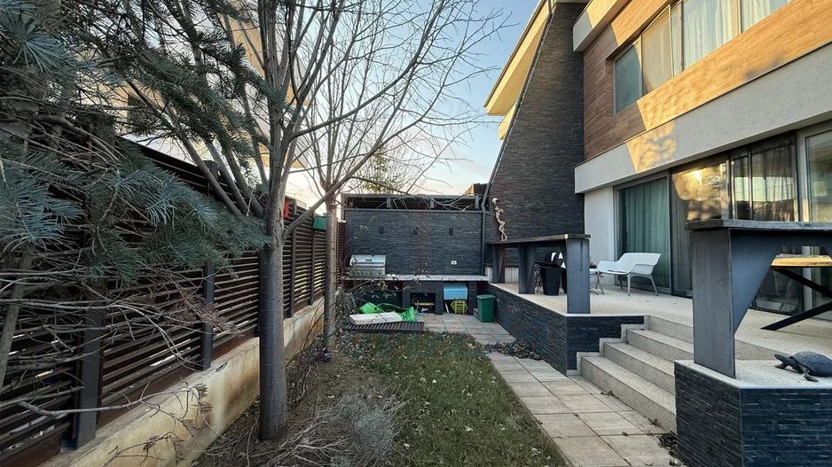 Vila mare in Pantelimon aproape de Lacul Pantelimon, la cheie - Poză 16